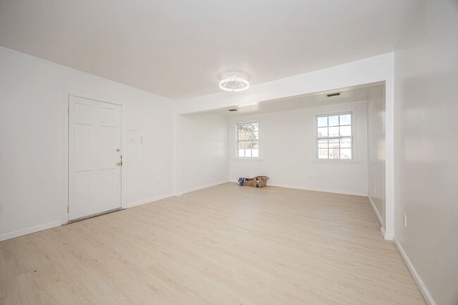 Building Photo - ADORABLE HOME FOR RENT