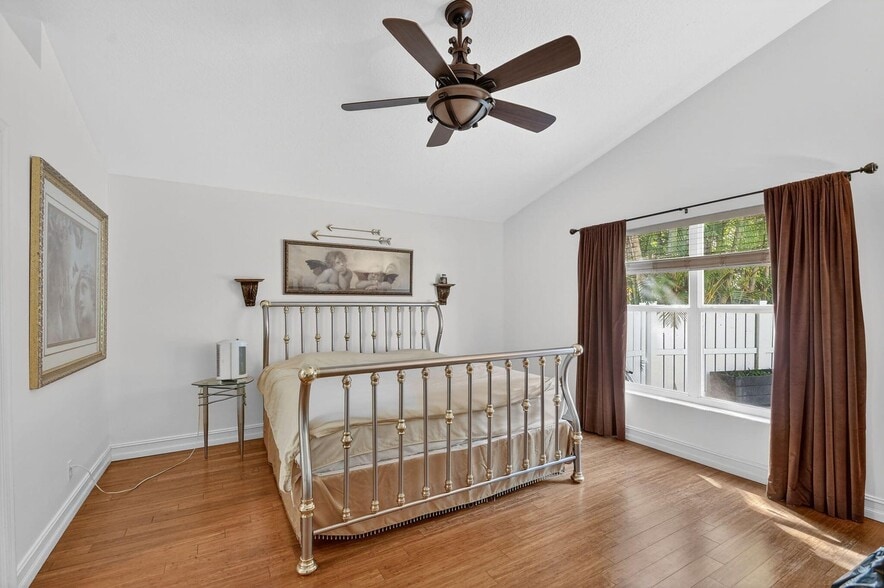 Building Photo - 2725 Pointe Cir