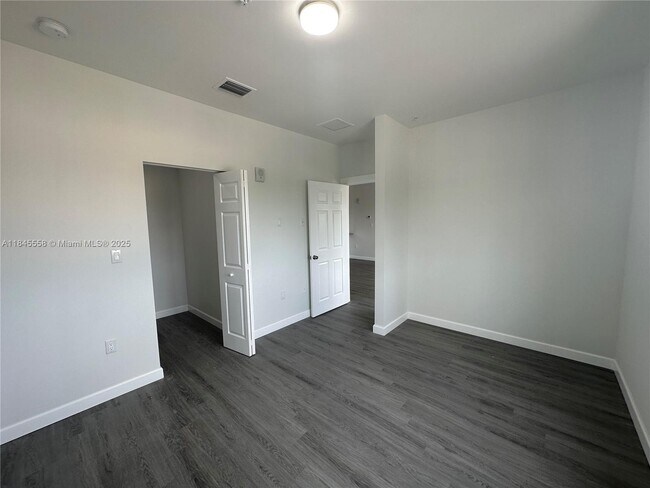 Building Photo - 2311 NW 22nd Ave