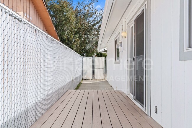 Building Photo - 3142 E 31st Ave