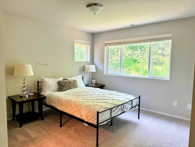 Building Photo - 9105 Merritt Ave SE