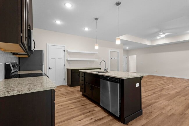 Building Photo - New 3 bedroom 2 bathroom