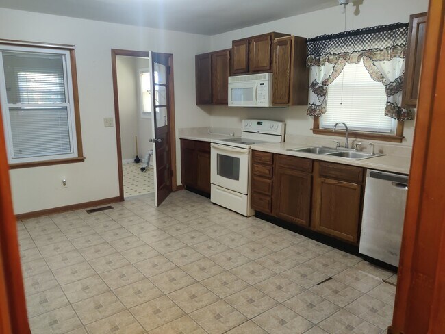 Building Photo - House with HUGE storage barn on 25 acres