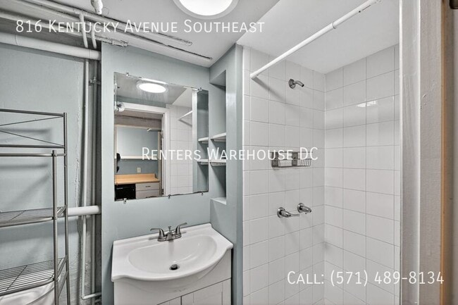 Building Photo - 816 Kentucky Ave SE