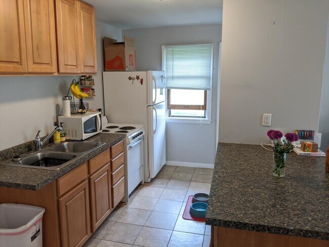 Building Photo - 5723 S 34th Ave