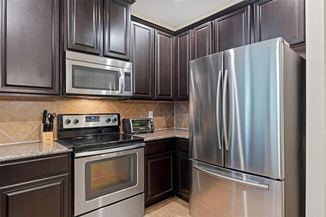 Building Photo - 6900 Carrington Ln