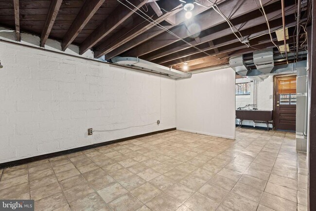 Building Photo - 340 Wesmond Dr