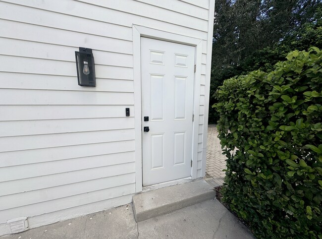 Building Photo - 933 Jasmine St