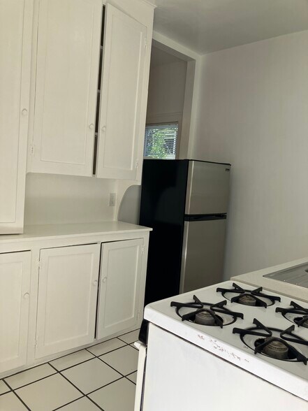 Building Photo - 2035 N Vista del Mar Ave