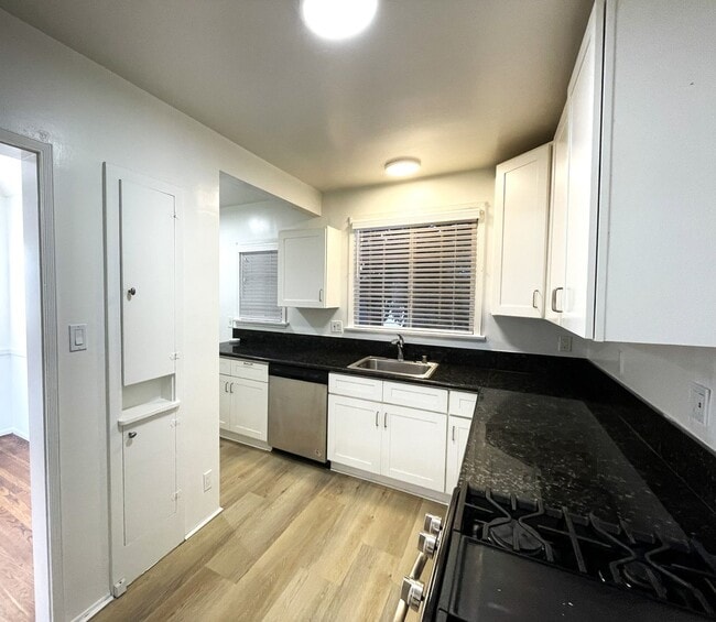 Building Photo - 1706 Pullman Ln