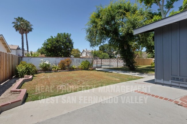Building Photo - Beautifully Remodeled Single Family Home with Pool