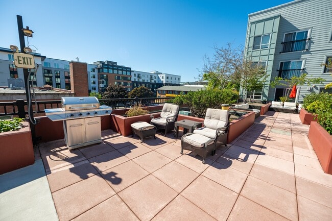 Building Photo - 424 N 85th St