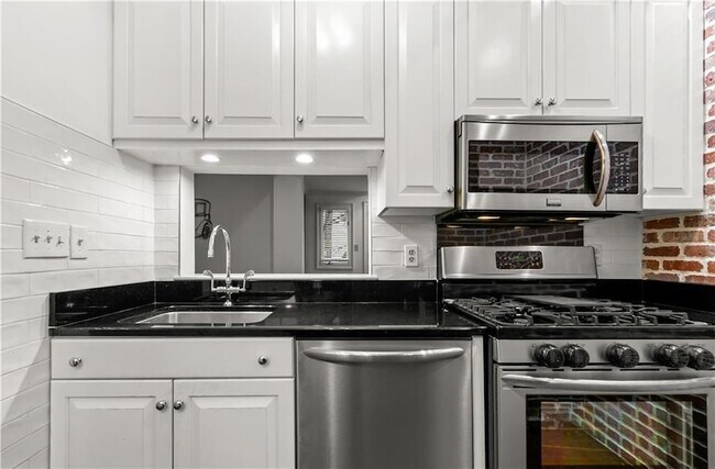 Building Photo - 2840 Peachtree Rd NW