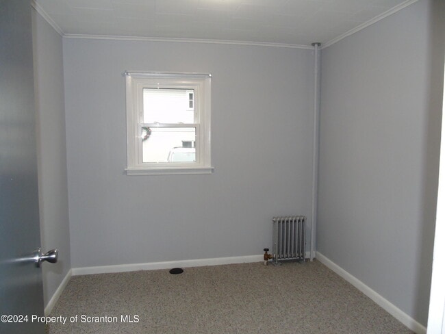 Building Photo - 112 E Elm St