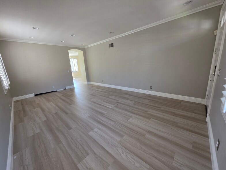 Building Photo - 5824 E Indigo Ct
