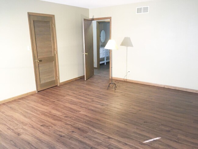 Building Photo - Recently Renovated 3-bedroom Home near Monk Botanical Gardens