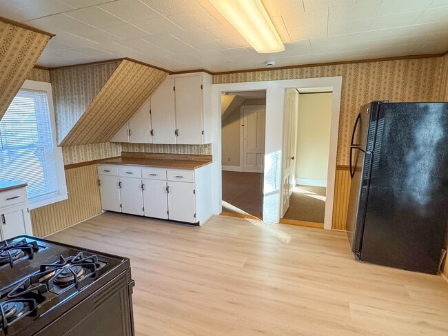 Building Photo - 334 Elm St