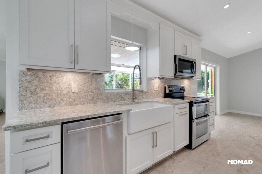 Building Photo - 112 N Cory Dr