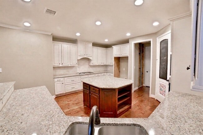 Building Photo - 2403 Haven Hill Dr