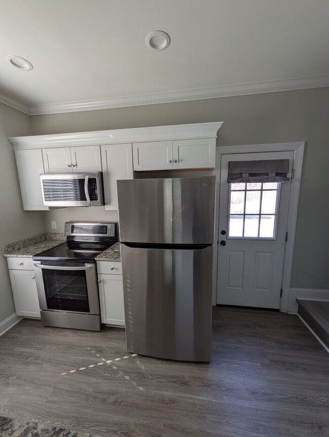 Building Photo - Charming Single Family 3BD/1.5BA Home in Hickory!