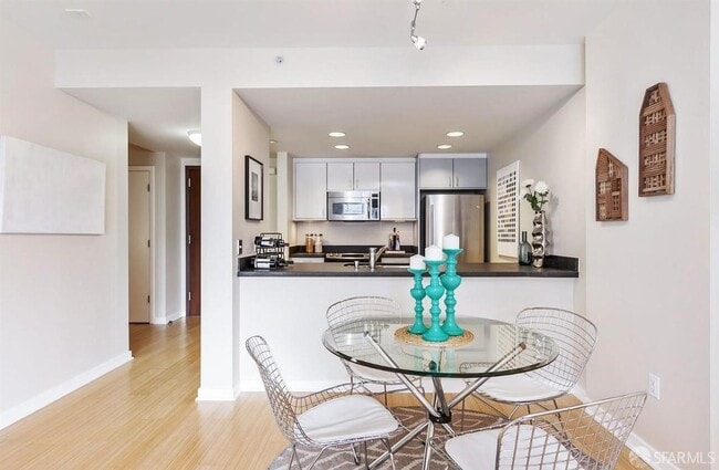 Building Photo - 451 Kansas St