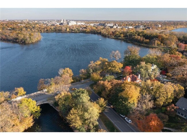 Building Photo - 2700 W Lake of the Isles Pkwy