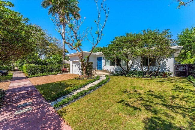 Building Photo - 6145 La Gorce Dr