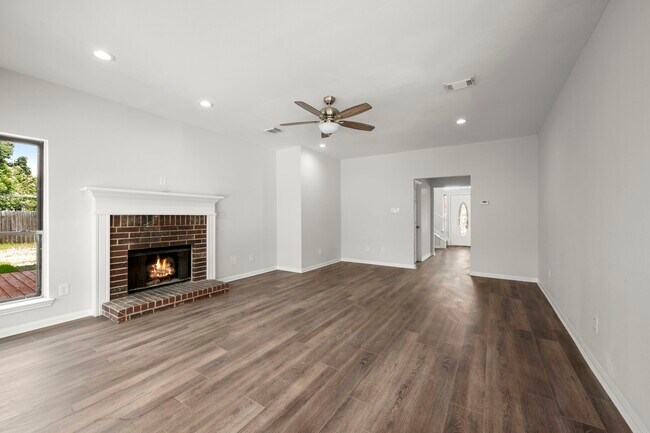 Building Photo - 16518 Elmwood Point Ln
