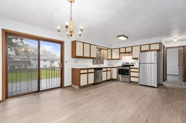 Building Photo - 2310 Skylark Dr