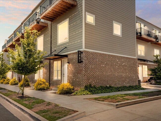 Building Photo - Flexible Lease Lengths! Furnished Southside Townhome