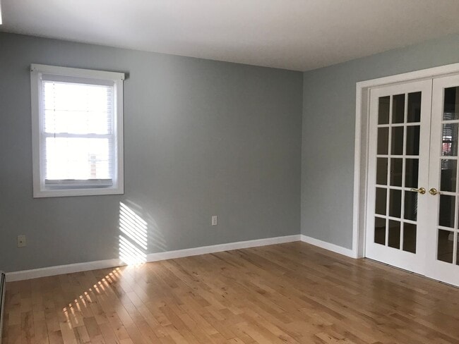 Building Photo - Scarborough-Sage Brush Drive: Lovely Colonial 3BR and 1.5BA available now $3,500.00 per month