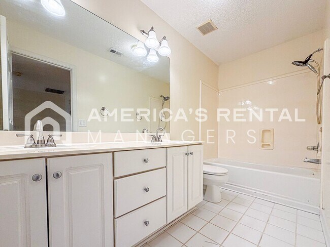 Building Photo - 1713 Savannah Park Ln