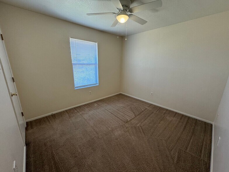 Building Photo - 1100 Leslie Cir