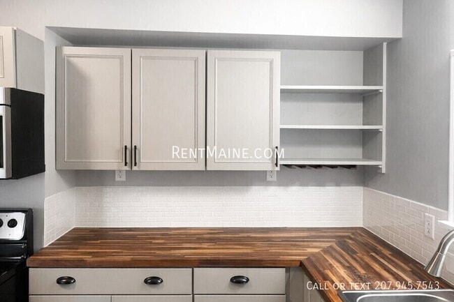 Building Photo - 454 S Main St