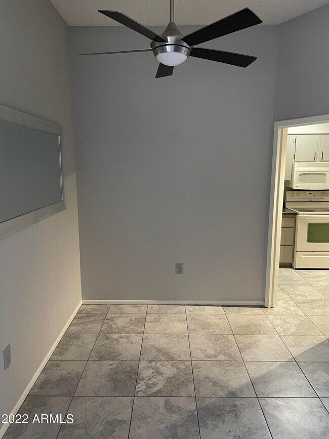 Building Photo - 10141 W Campana Dr