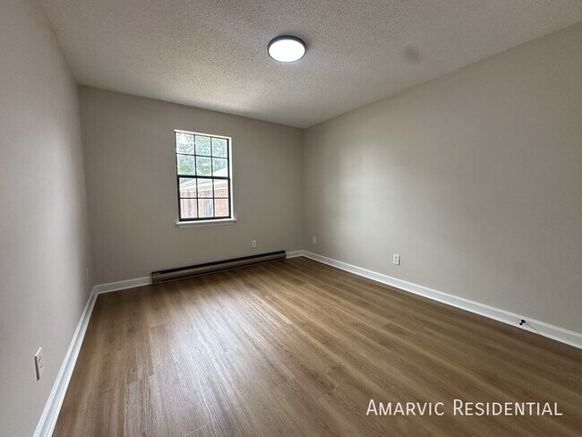 Building Photo - 2478 W Raleigh Blvd