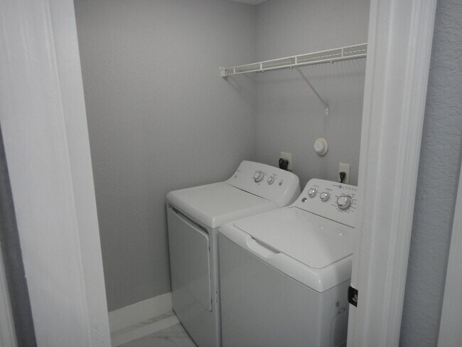 Building Photo - 2310 Shoma Ln