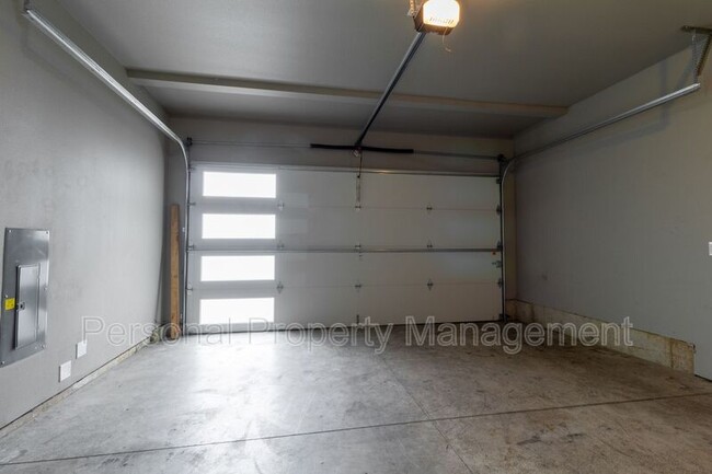 Building Photo - 3529 NE 61st Way