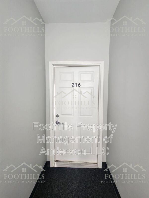 Building Photo - 210-216 N Main St