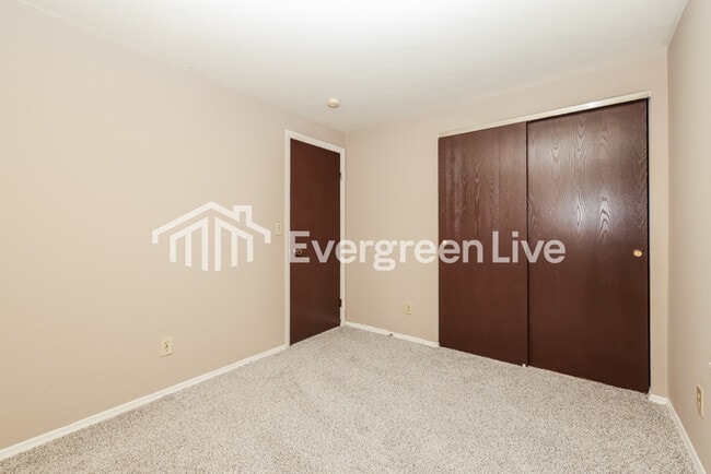 Building Photo - 4727 Stonehedge St