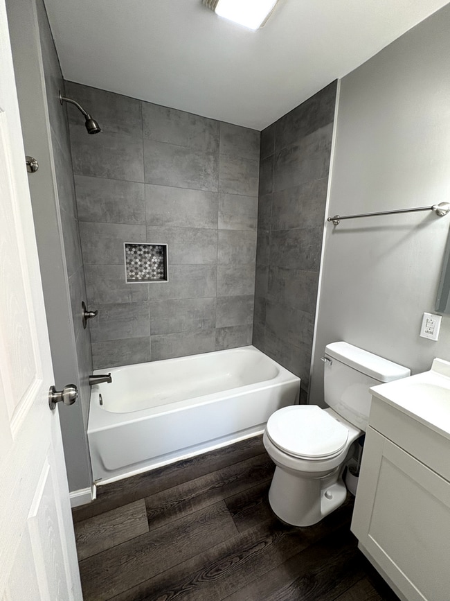 Building Photo - Fully Remodeled 2 Bed, 1 Bath Home
