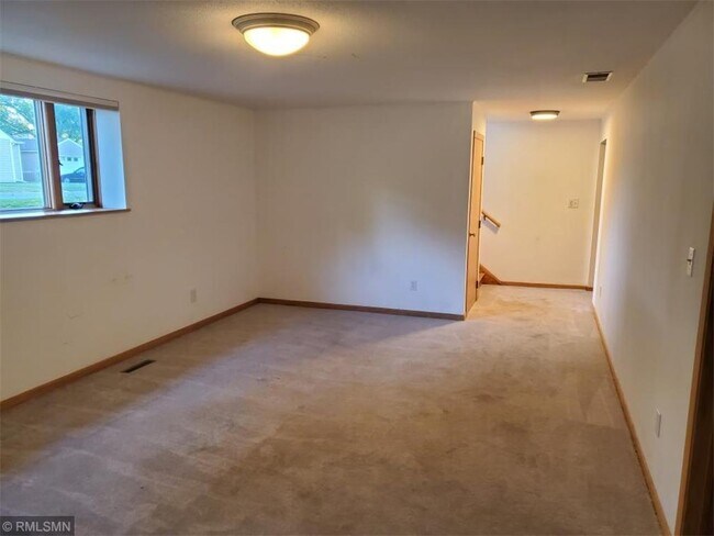 Building Photo - 2117 Fern Ln
