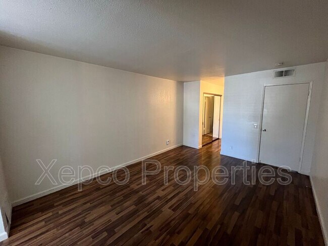 Building Photo - 5285 E Waverly Dr