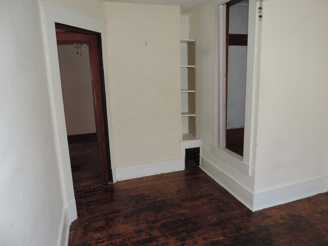 Building Photo - 108 S College St