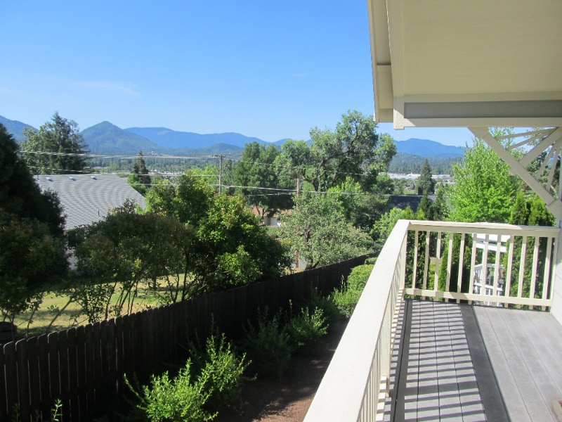 Building Photo - 1660 NE Foothill Blvd