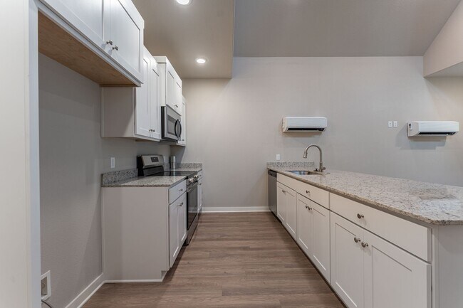 Building Photo - 1315 Van Buren Ave