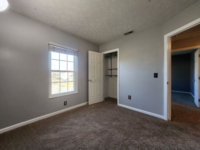 Building Photo - Beautiful 2-Story Home in Northmont School District