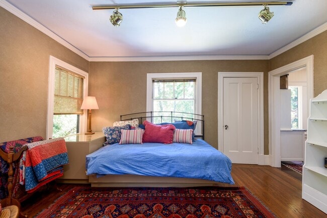 Building Photo - Vintage Craftsman Atherton Estate with Mod...