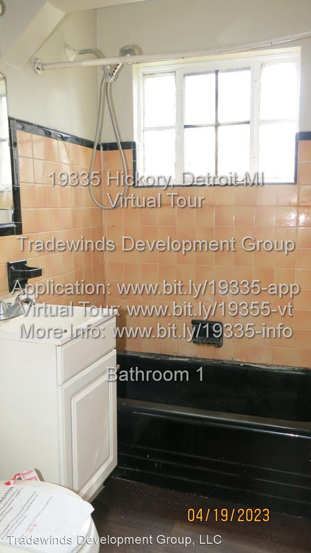 Building Photo - 3 br, 1 bath House - 19335 Hickory St.