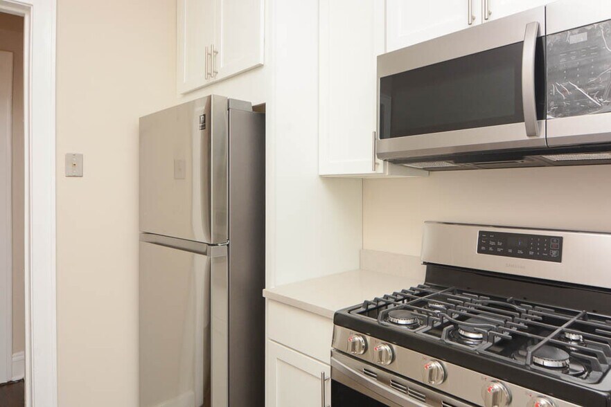 Building Photo - 5306 N Ashland Ave